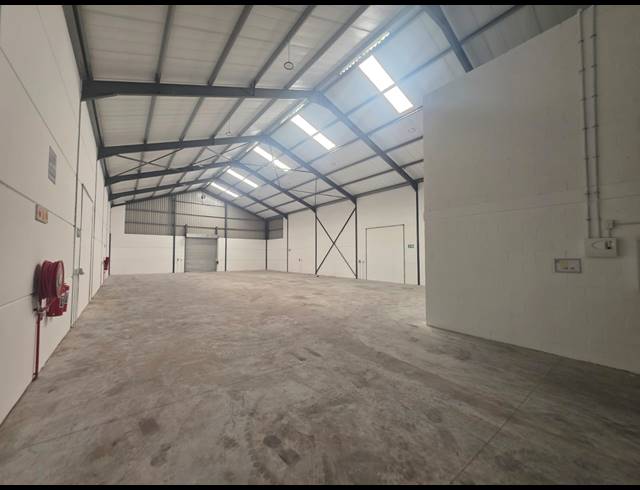 507M² WAREHOUSE TO LET IN FIRGROVE INDUSTRIAL ESTATE